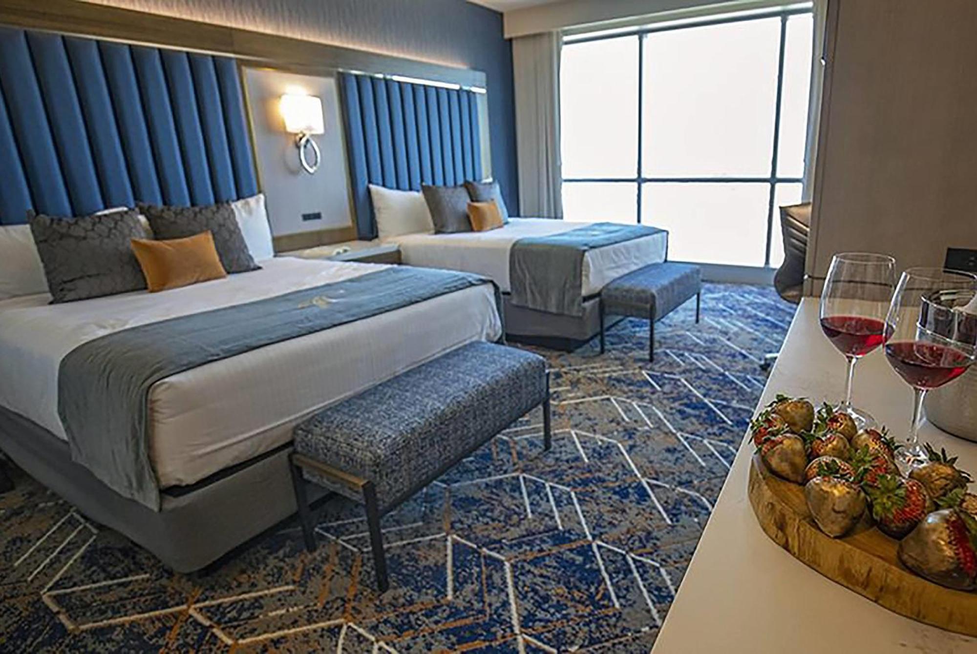 Deluxe Queen Room Two Queen Beds Sky Tower Non-Smoking